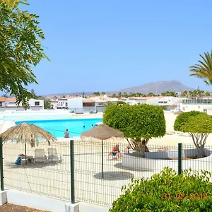 https://new-renovated-duplex-near-the-ocean-located-in-tenerife-sur.tenerifehoteles.net